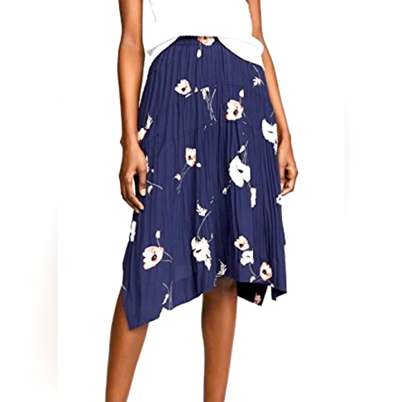 Vince Dresses & Skirts - Vince Asymmetrical Pleated  Skirt